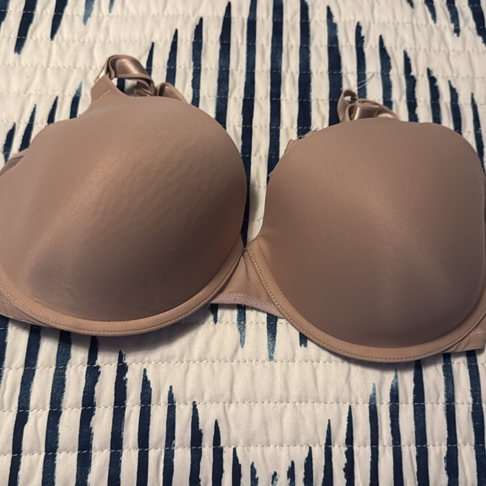3 lightly padded bras. Excellent used condition size 36D - Picture 4 of 7